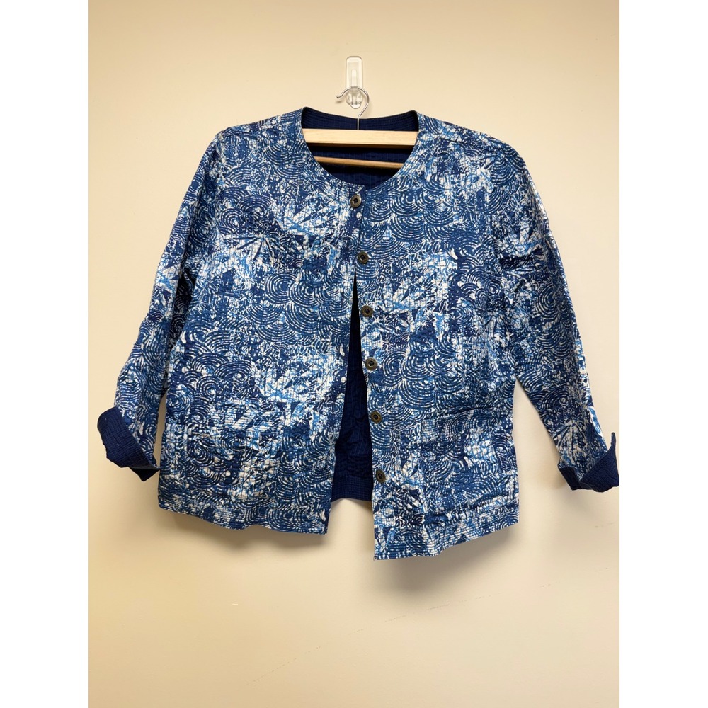 Chico's Reversible Quilted Blue White Size 1‎ US M Button Front Mock Neck